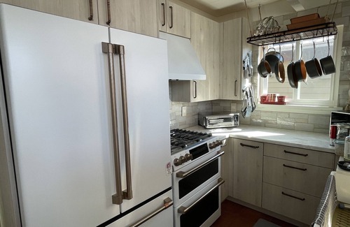Marin City Boat Rental | Elegant & Fun! Top Rated Floating Home, 3 BR, 3 BA & kayaks. Book now for 2026