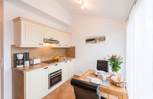 Rugen Island Apartment | Elegant gallery apartment with south-facing balcony, just a few meters from the beach