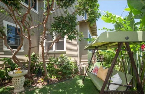 Kaimuki House | Elegant Hibiscus Manor, Private Saltwater Pool, AC, BBQ, Garage & EV Charger
