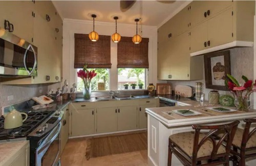 Kaimuki House | Elegant Hibiscus Manor, Private Saltwater Pool, AC, BBQ, Garage & EV Charger