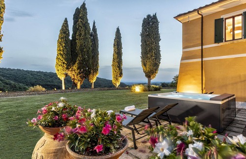 Montepulciano Villa | Elegant historic residence in the hills of Val d'Orcia