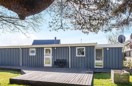 Lyngsbæk Strand House | Elegant Holiday Home in Ebeltoft with Sauna