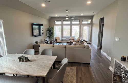 San Marcos House | Elegant home centrally located between Austin and San Antonio