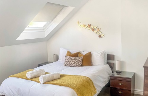 Fenny Stratford House | Elegant home for your relaxation