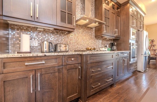 Banff Trail House | Elegant home Near UofC | 2King+2Queen