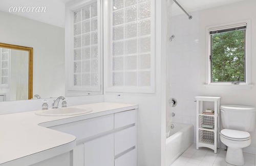 East Hampton North House | Elegant Home on the Fringe of East Hampton Village