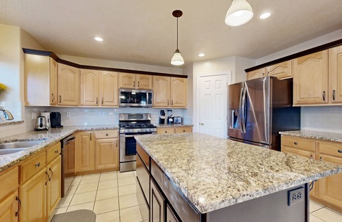 Clearfield House | Elegant home with large yard, gas grill & gas fireplace