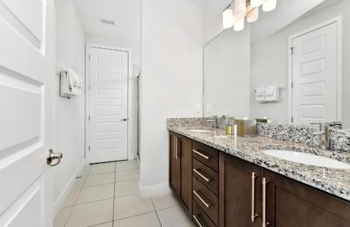 West Kissimmee House | Elegant Home With Private Pool, Waterpark & Resort Access Near Disney At Encore Resort - 7610Wi