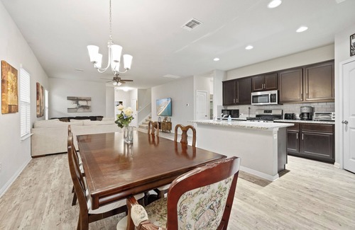 Round Rock Apartment | Elegant Home with Cozy Vibes