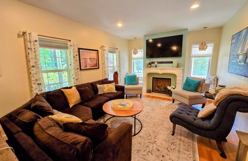 Ogunquit House | Elegant, huge Ogunquit home- sleeps 12, 5 min walk to Perkins Cove & downtown!