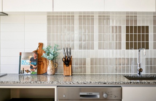 Fortitude Valley Apartment | Elegant Inner-City 1-Bed with Rooftop Dining