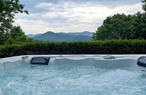 Bryson City Villa | Elegant Italian Villa Smoky Mt
