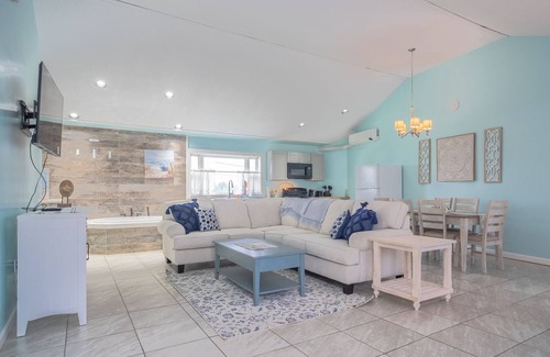 Ellsworth Apartment | Elegant Jacuzzi Suite Absolute Luxury and Comfort