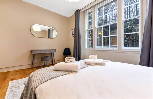 Queen's Gate House | Elegant Kensington House by Terlon