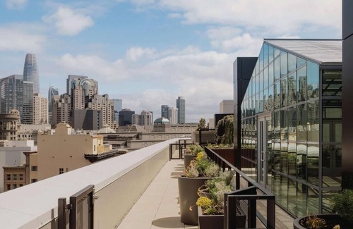 Tenderloin Hotel | Elegant King Room with Rooftop Bar and Restaurants in Timbri Hotel, SF
