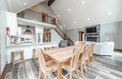 Swanton House | Elegant Lake Access Cabin w/Game Room