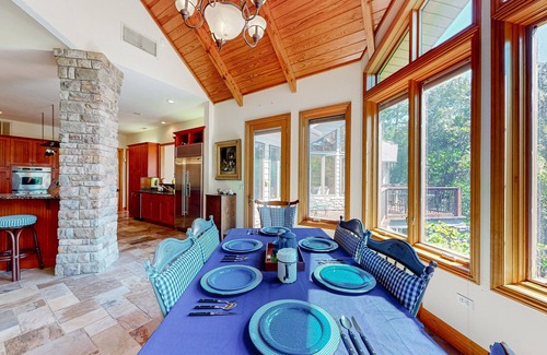 Eureka Springs House | Elegant lake house with gourmet kitchen, game room, scenic views & lake frontage