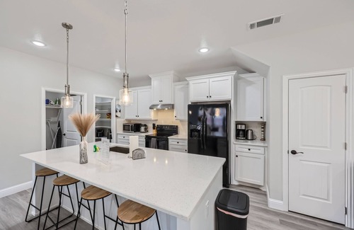 Grand Prairie House | Elegant Lakecrest Retreat in Grand Prairie, TX