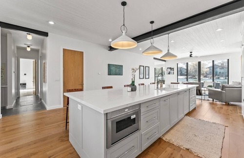 South Snyderville Basin House | Elegant Lakefront Haven: 4 Bedrooms, 5.5 Baths in Park City - Summer Getaway!