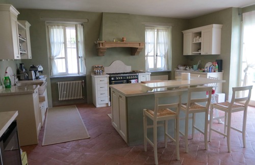 Montabone House | elegant large private farmhouse in the vineyards with new swimmingpool