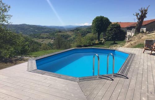 Montabone House | elegant large private farmhouse in the vineyards with new swimmingpool