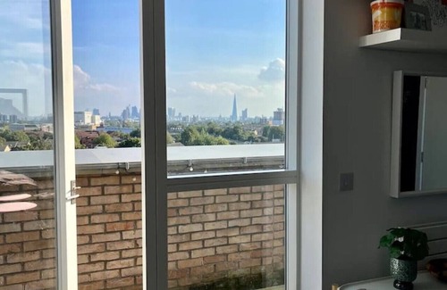 New Cross Apartment | Elegant Living Panoramic View