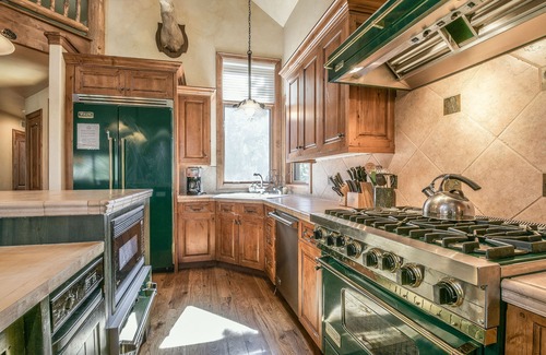 Keystone House | Elegant Lodge with Panoramic Views, Hot Tub onsite