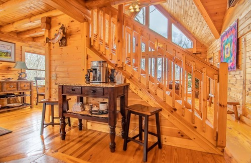 Cherokee Cabin | Elegant Log Cabin between Cherokee and Bryson City, hot tub & fire pit