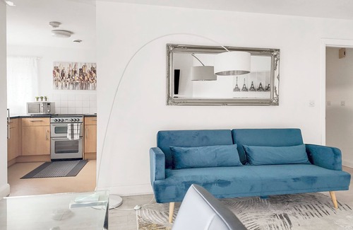 Evelyn Condo | Elegant London Apartment w/Balcony – Walk to Tower Bridge & Southbank