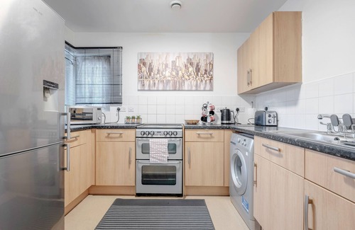 Evelyn Condo | Elegant London Apartment w/Balcony – Walk to Tower Bridge & Southbank