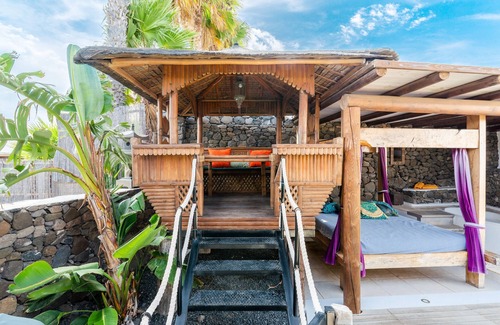 Haria Apartment | Elegant Luxury Yurt, Paradise by the Beach, ideal for family/couple, private kitchen/lounge/shower r