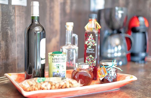 Kontos House | Elegant maisonette with Garden, steps to the Beach