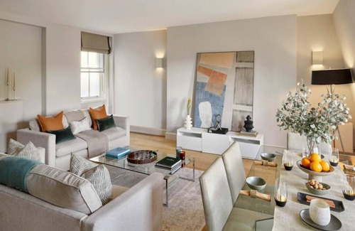 City of Westminster Apartment | Elegant Mayfair Flat | 2BR 2BA | Walk to Oxford Street, Hyde Park & Soho