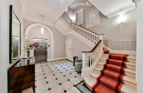 City of Westminster Apartment | Elegant Mayfair Flat | 2BR 2BA | Walk to Oxford Street, Hyde Park & Soho