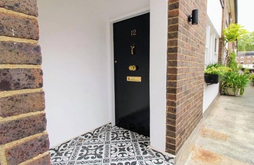 Courtfield Apartment | Elegant Mews House in the Heart of London