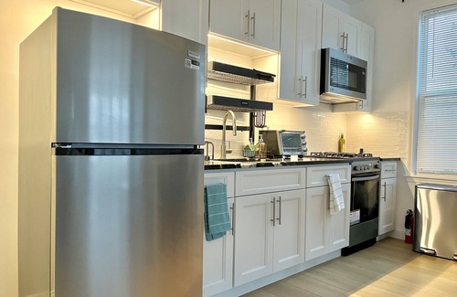 Queens Apartment | Elegant Modern and Spacious Loft Studio w/King Bed