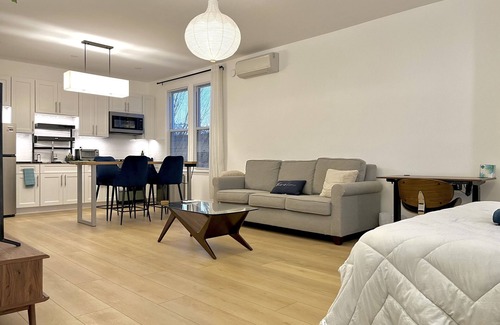 Queens Apartment | Elegant Modern and Spacious Loft Studio w/King Bed