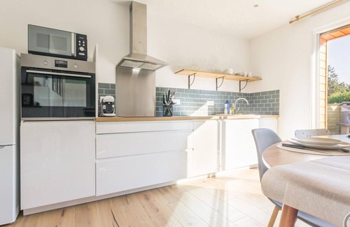 Glatigny Cottage | Elegant Modern Cottage with Enclosed Garden and Parking