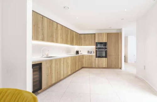 Stepney Green Apartment | Elegant & Modern London Flat with Parking & Prime Location