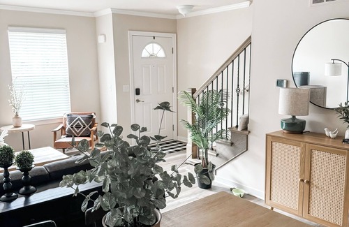 Plymouth House | ✨ Elegant & Modern Plymouth Furnished Home Away From Home ✨