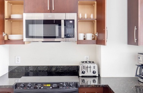 Mount Vernon Triangle Apartment | Elegant Mount Vernon 1BR w/ Gym + 2 Pools near Chinatown, by Blueground