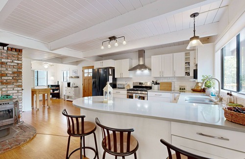 Twain Harte House | Elegant Mountain Getaway with Stunning Deck Views and a Relaxing Hot Tub