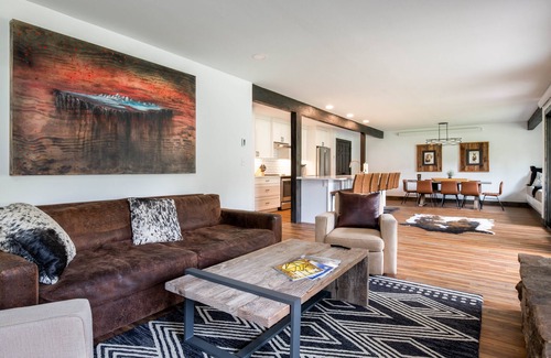 Moose Wilson Road Condo | Elegant Mountain Modern 3 Bdrm Condo, 5 miles from Jackson Hole Mountain Resort!