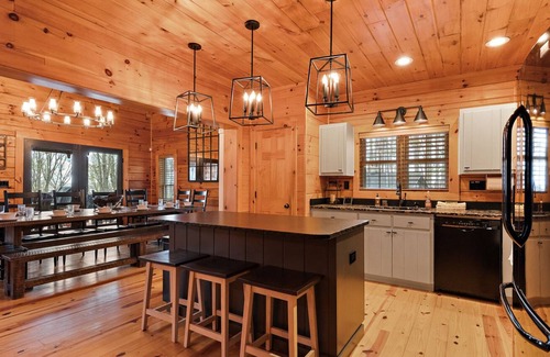 Beech Mountain Cabin | Elegant Mountain Cabin with Privacy