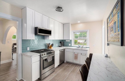 Lakeside House | Elegant Muskegon Getaway in trendy Lakeshore district
