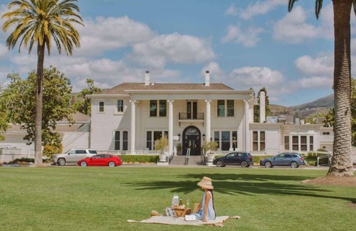 Napa Condo | Elegant Napa Retreat | Luxe Beds & Prime Location
