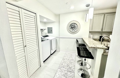 Forest Park House | Elegant Oasis | Close to Airport| Family Friendly