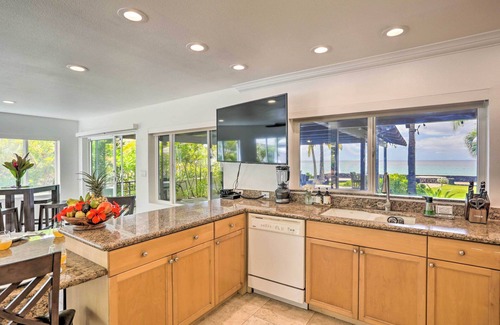 Makaha House | Elegant Oceanfront Villa w/Lanai + Bar!