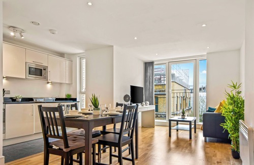 Cathedrals Apartment | Elegant One Bed Serviced Apartment in Waterloo near Southwark