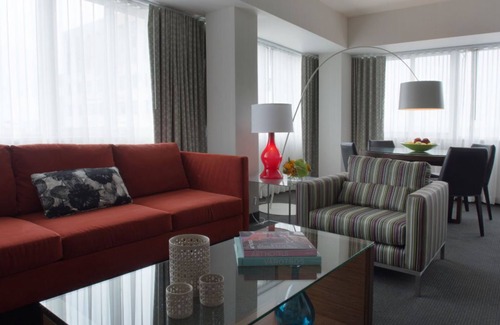 New Tacoma Apartment | Elegant Patron King Suite + Art Lover's Retreat